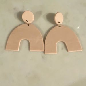 Pale peach/tan clay earrings